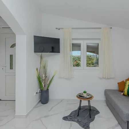 Zilic By Interhome * ויר