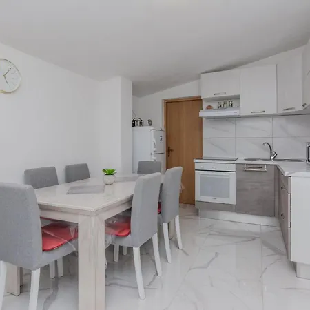 Zilic By Interhome Apartman Vir